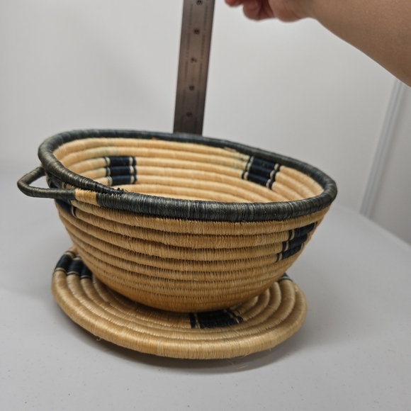 Vintage African Hand‎ Woven Coil Basket/Bowl and Trivet Natural Rattan Primitive - Picture 14 of 17